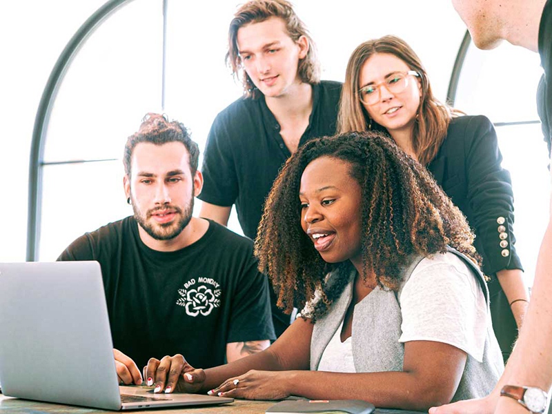 engaged-employees-meeting-laptop-800px